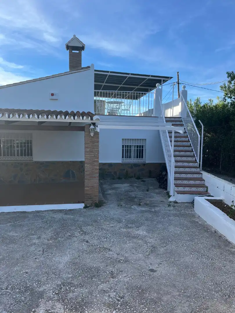 Vista exterior de Casa o chalet de alquiler en Alhaurín El Grande con Jardín privado, Terraza y Amueblado