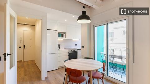 Foto 3 de Piso de alquiler en El Camp de l'Arpa del Clot, Barcelona