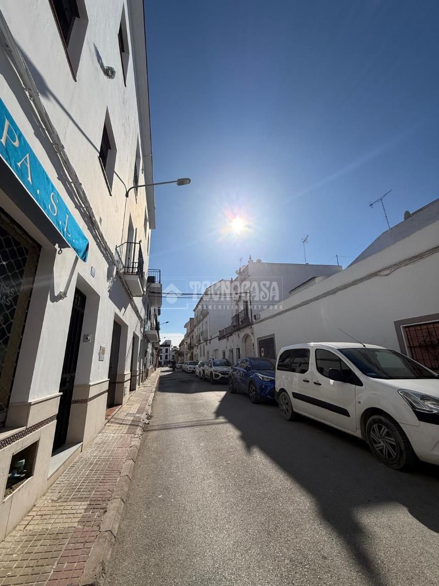 Vista exterior de Casa adosada en venda en Los Palacios y Villafranca amb Balcó