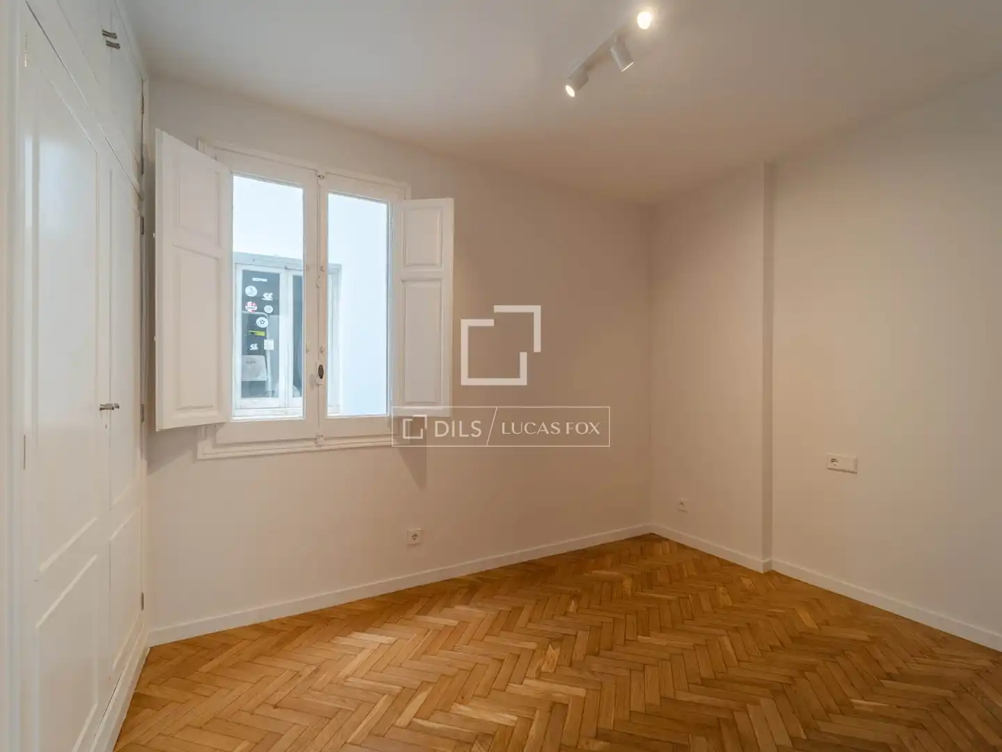 Dormitori de Pis de lloguer en Valencia amb Aire condicionat, Parquet i Terrassa