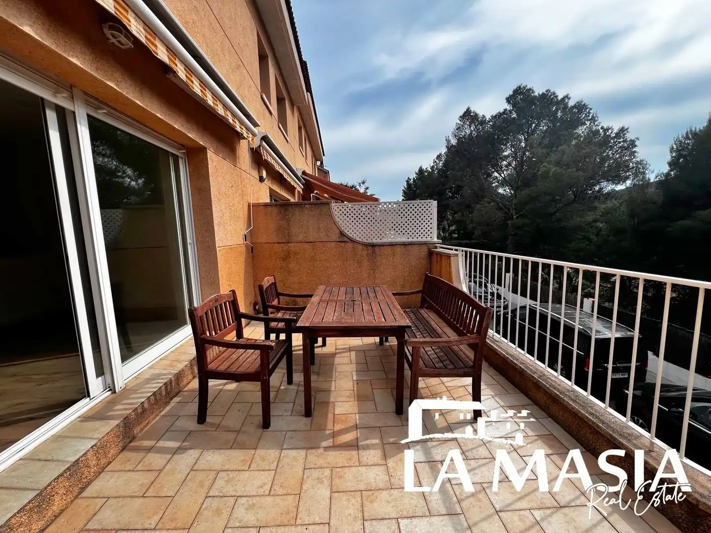 Terrasse von Einfamilien-Reihenhaus zur Miete in Sitges mit Klimaanlage, Terrasse und Gemeinschaftspool