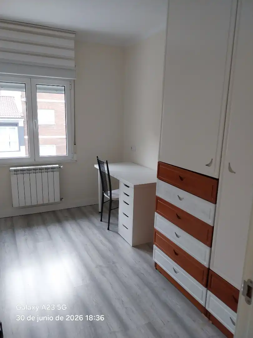 Habitación de Piso de alquiler en Oviedo  con Calefacción, Parquet y Terraza