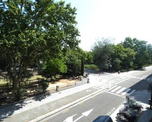 Vista exterior de Pis en venda en  Zaragoza Capital amb Terrassa i Balcó