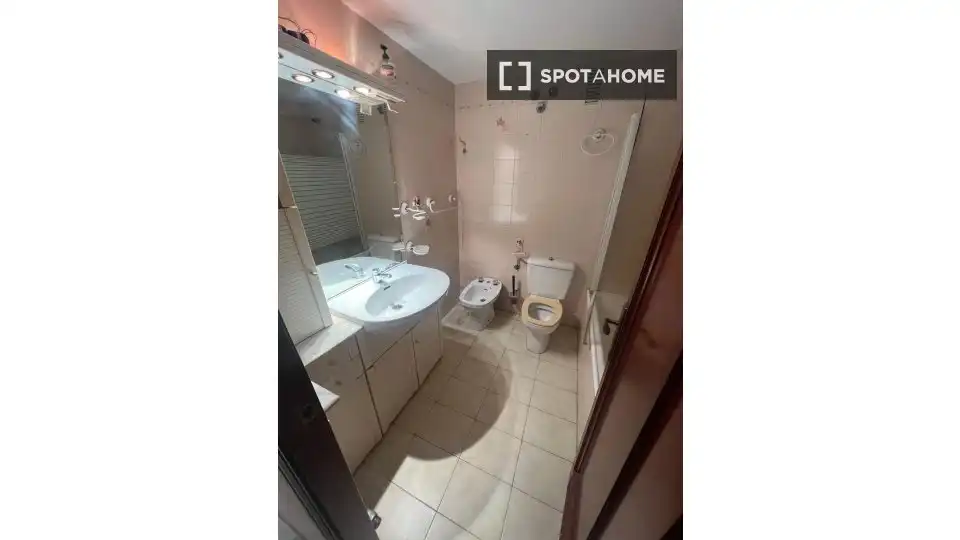 Room in Romareda