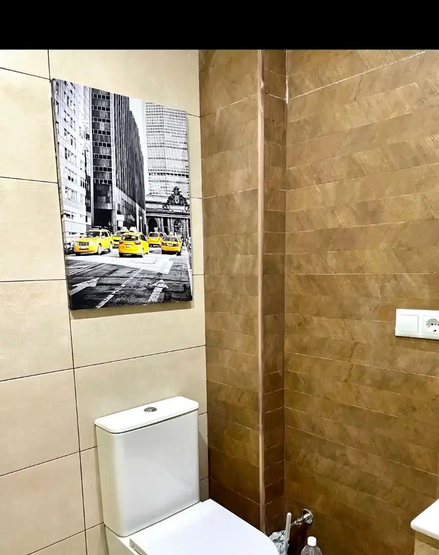 Bathroom of Flat for share in Requena  with Air Conditioner, Heating and Furnished