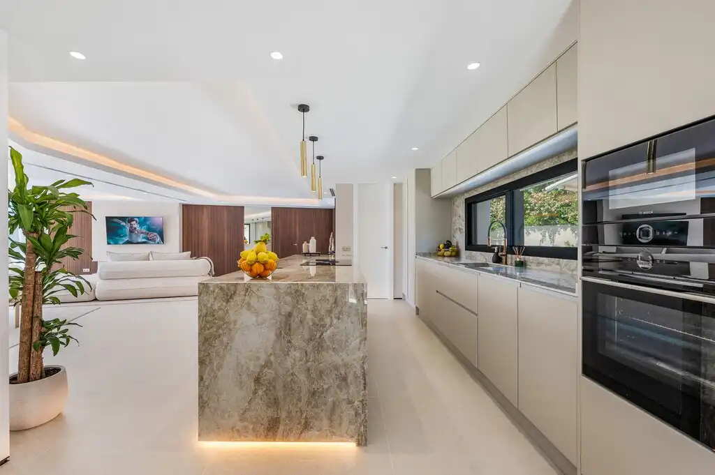Cocina de Casa o chalet en venta en Marbella con Aire acondicionado, Calefacción y Jardín privado