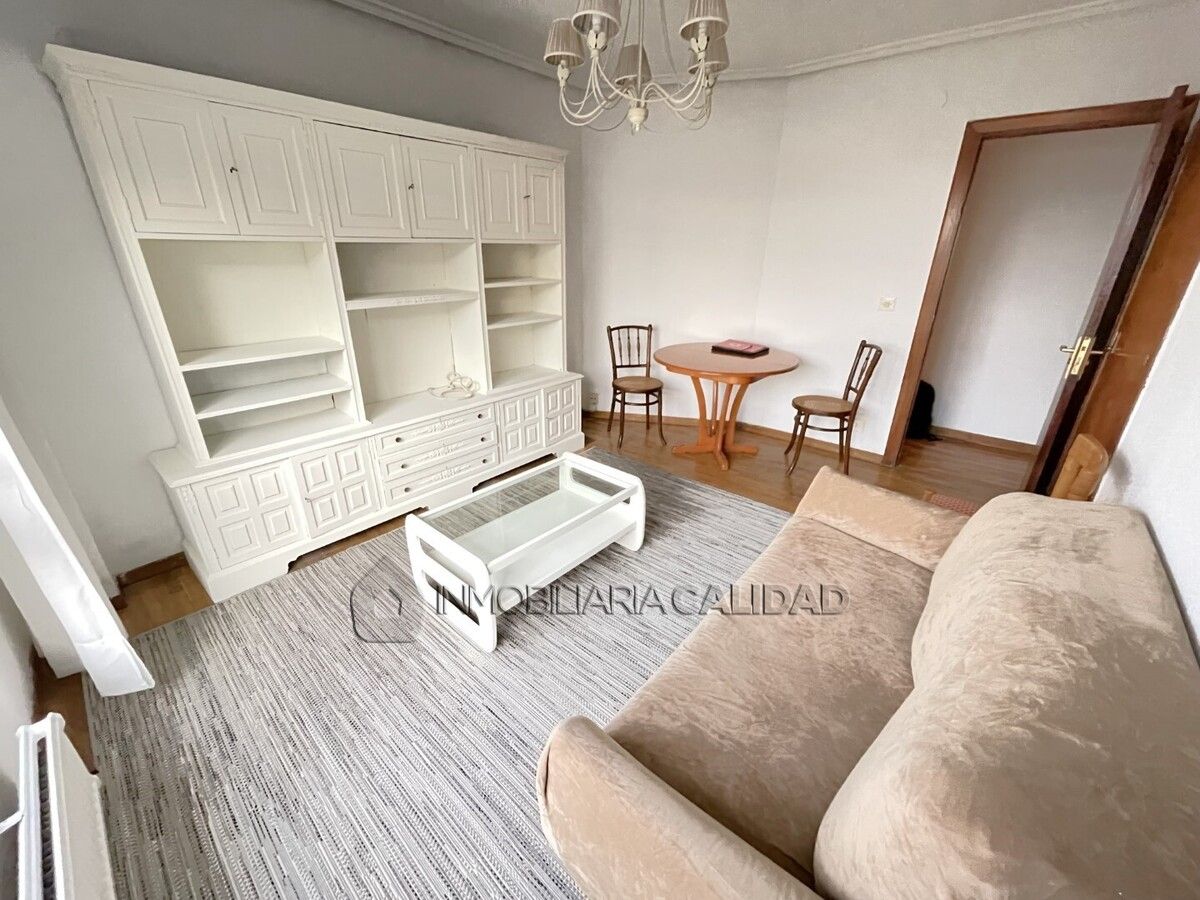 Sala d'estar de Pis de lloguer en Burgos Capital amb Calefacció i Moblat