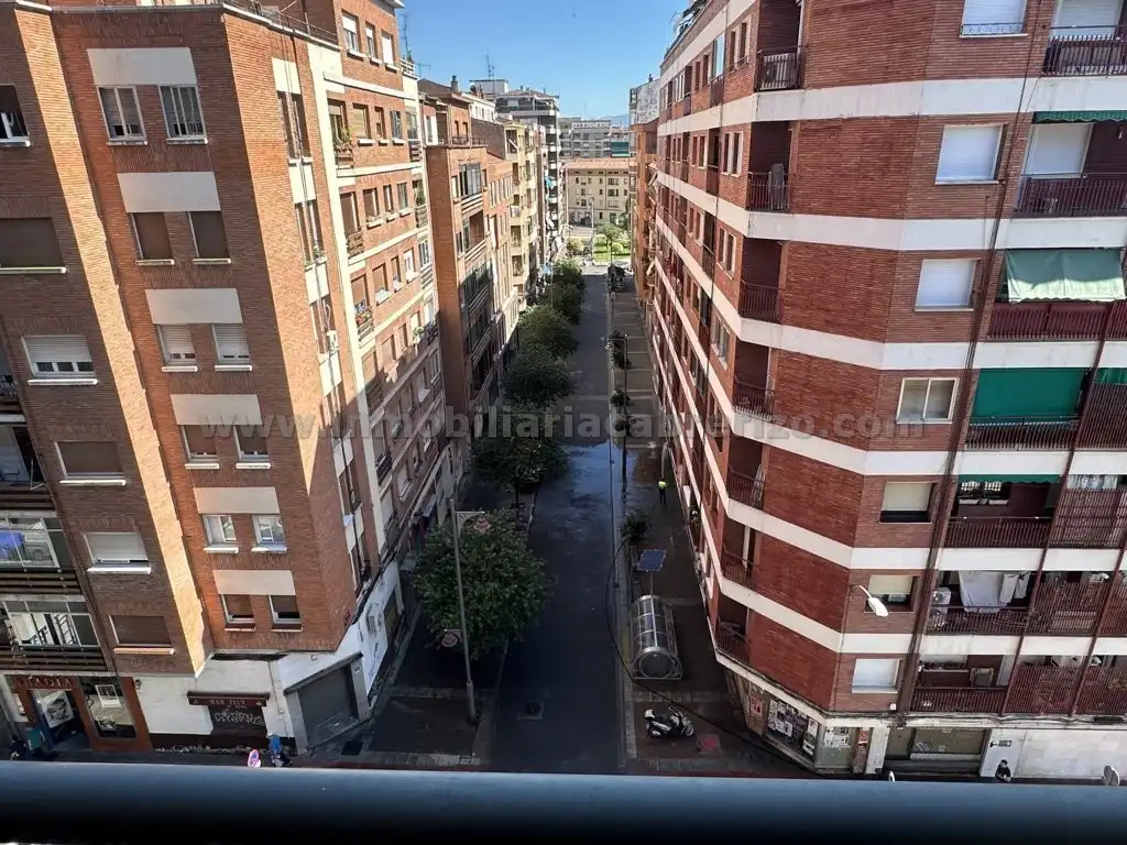 Vista exterior de Piso en venta en  Logroño con Calefacción, Parquet y Terraza