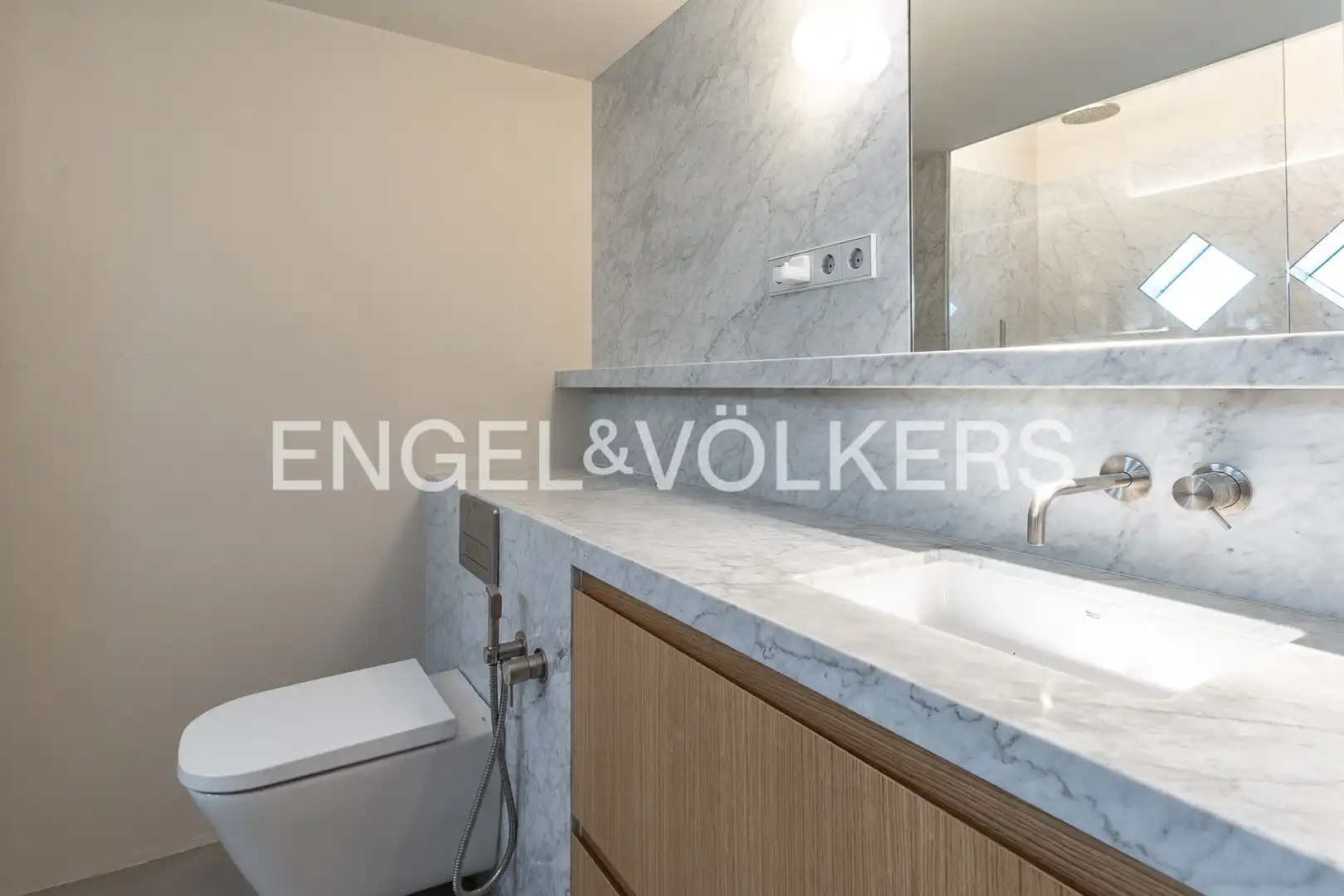 Bathroom of Houses for rent in Barcelona  with Air Conditioner, Heating and Private garden