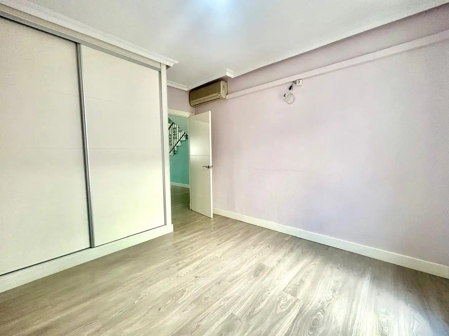 Habitación de Casa adosada en venta en Roquetas de Mar con Aire acondicionado, Calefacción y Jardín privado