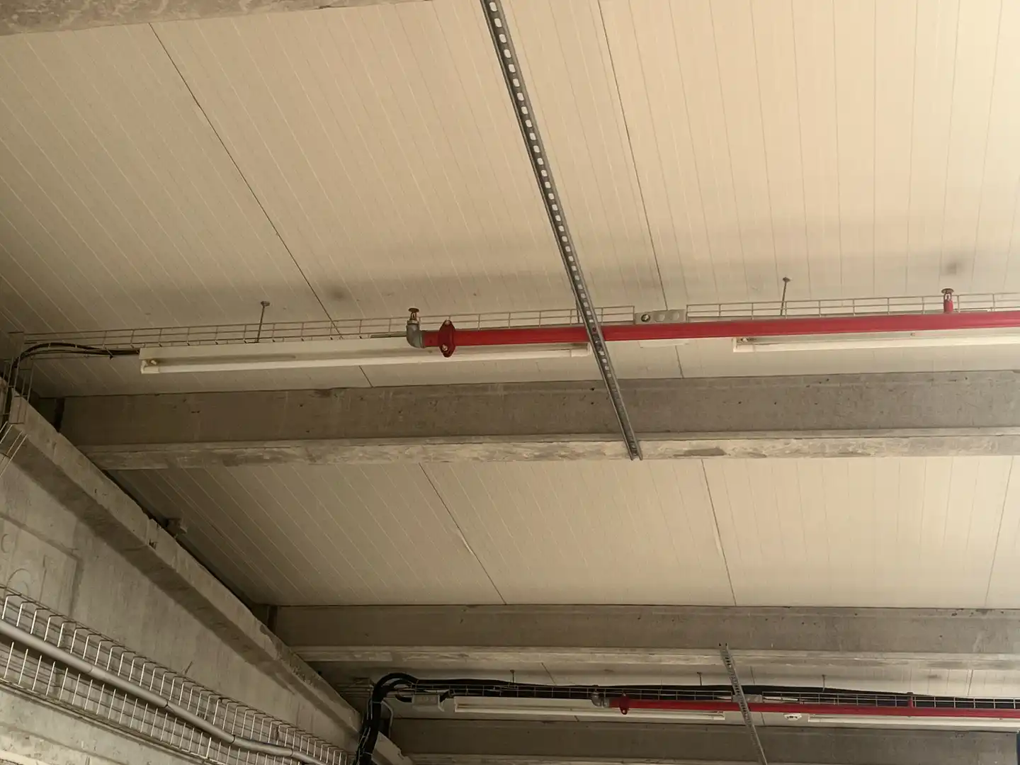 Parkplatz von Fabrikhallen zur Miete in Fogars de la Selva mit Alarm