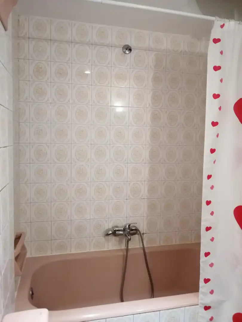 Baño de Estudio de alquiler en Sevilla con Aire acondicionado, Terraza y Amueblado