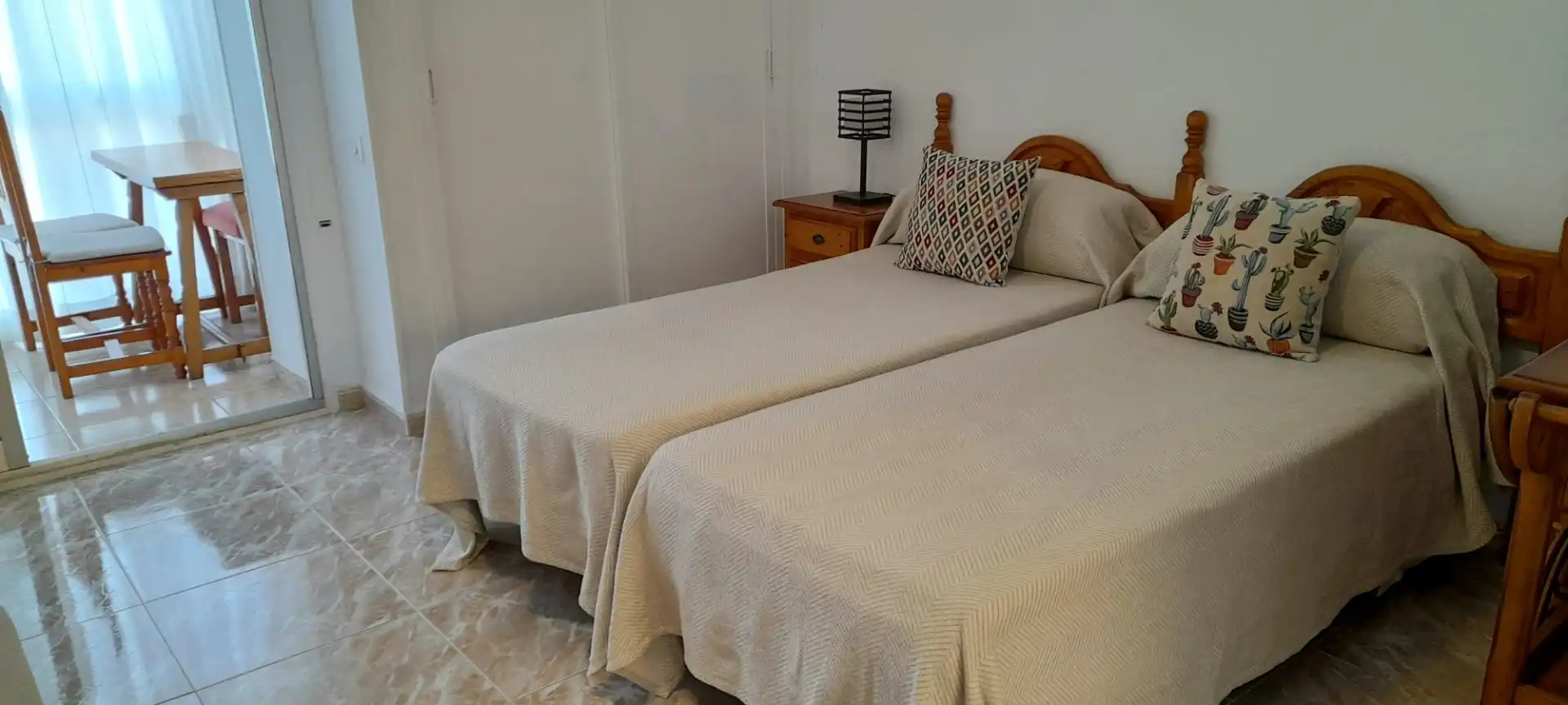 Habitación de Estudio de alquiler en Benalmádena con Aire acondicionado, Terraza y Amueblado