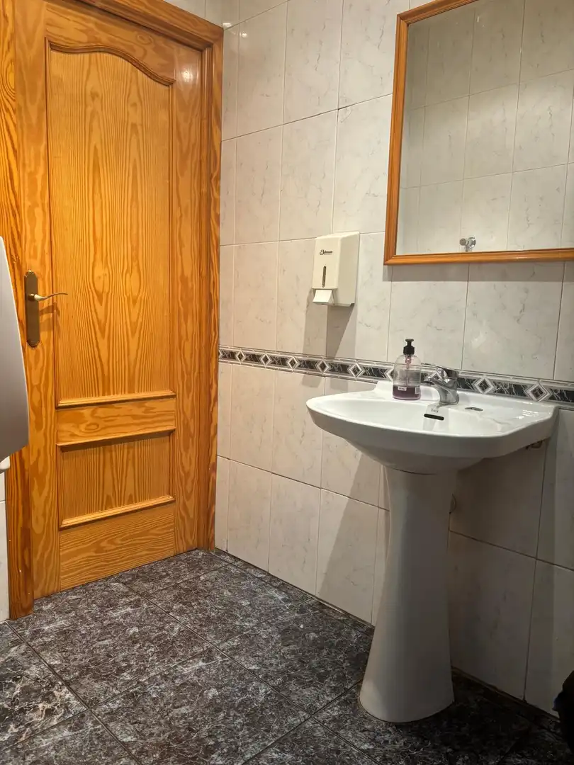 Baño de Local en venta en Alcoy / Alcoi con Aire acondicionado, Calefacción y Amueblado