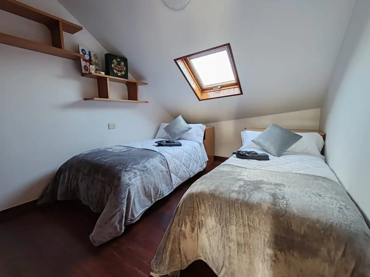 Bedroom of Attic for sale in Caldas de Reis  with Air Conditioner, Heating and Storage room