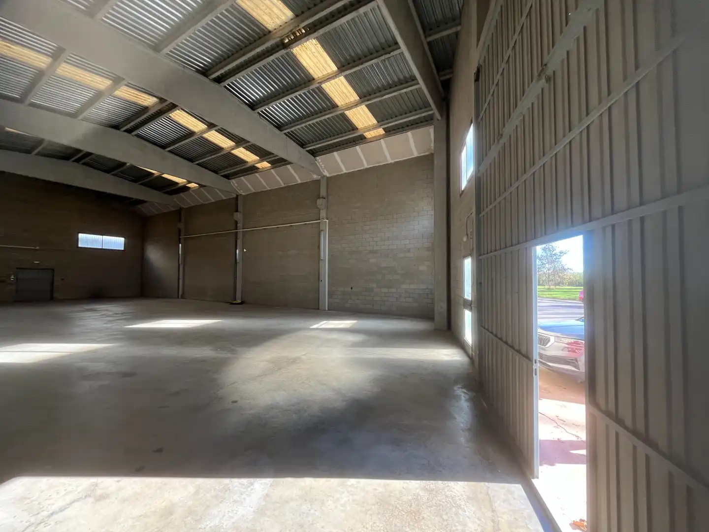 Nau industrial de lloguer en Cornellà del Terri