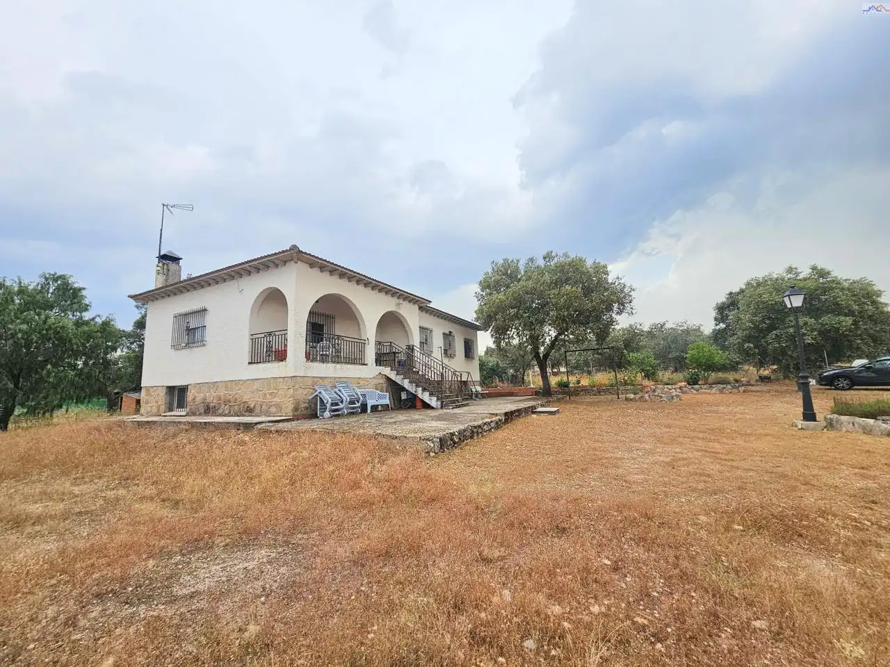 Vista exterior de Casa o chalet en venta en Villa del Prado con Calefacción, Terraza y Trastero