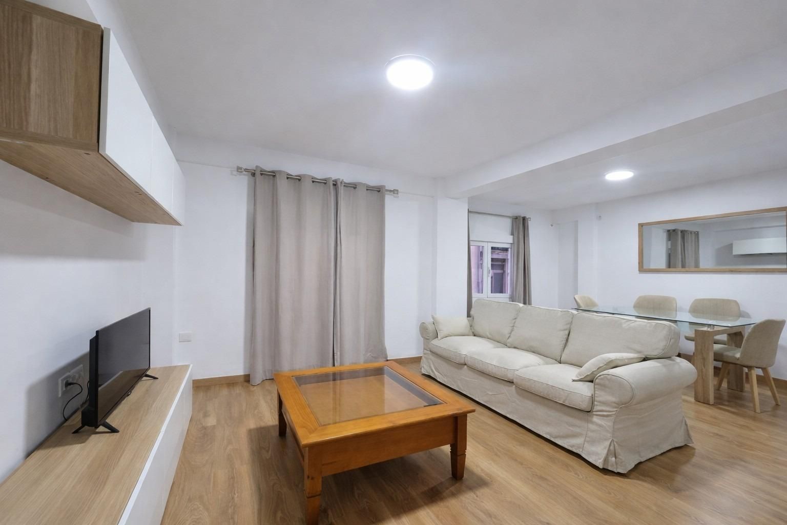 Living room of Flat to rent in Plasencia  with Air Conditioner