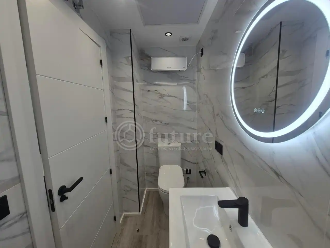 Bany de Apartament en venda en Salamanca amb Aire condicionat, Calefacció i Moblat