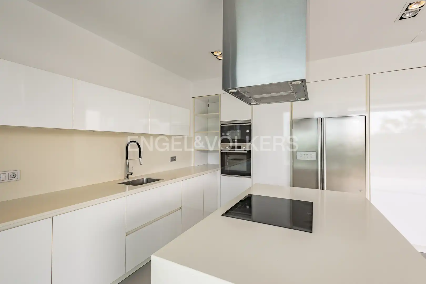 Cocina de Casa o chalet en venta en Vilanova i la Geltrú con Aire acondicionado, Calefacción y Jardín privado