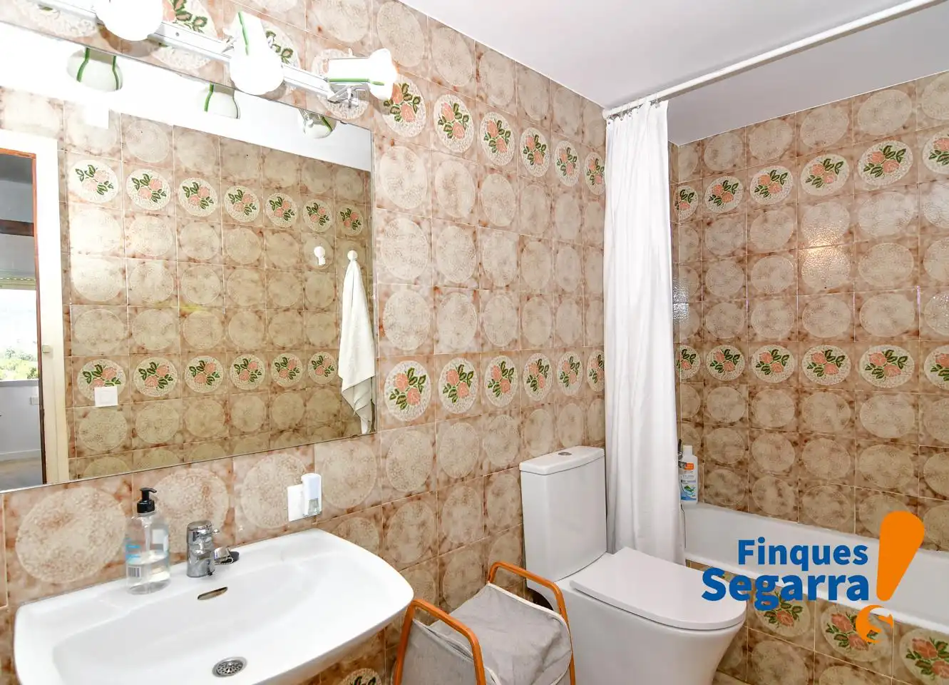 Badezimmer von Wohnung zum Verkauf in Roda de Berà mit Klimaanlage und Terrasse