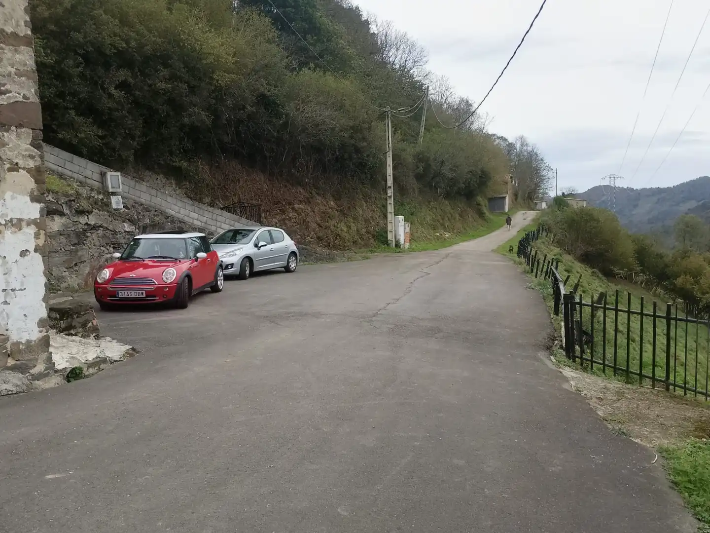 Parkplatz von Einfamilien-Reihenhaus zum Verkauf in Langreo mit Heizung, Parkett und Terrasse