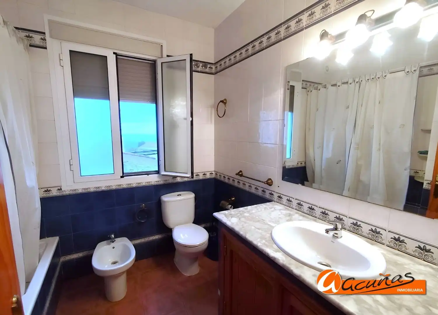 Bathroom of Flat for sale in Alameda  with Air Conditioner, Terrace and Storage room