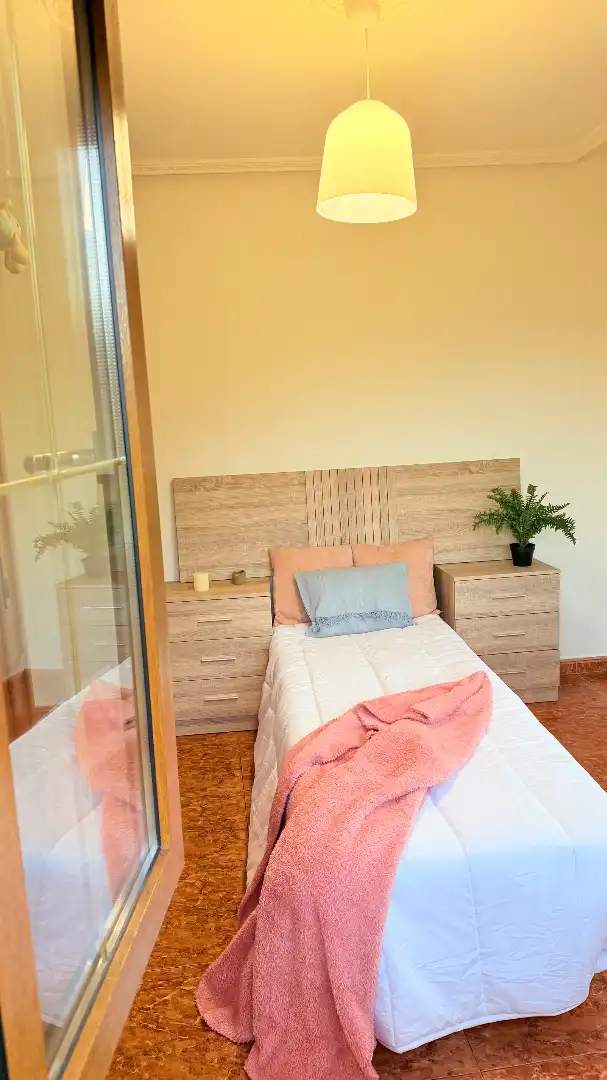 Schlafzimmer von Haus oder Chalet zur Miete in Gijón  mit Heizung, Privatgarten und Möbliert