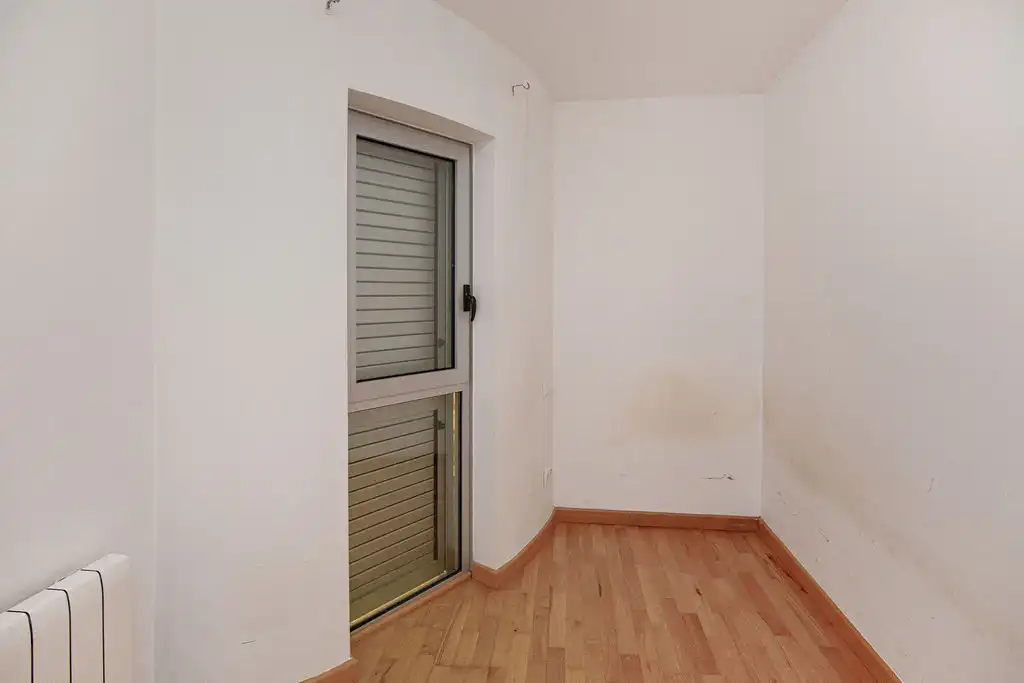 Bedroom of Flat for sale in Girona  with Heating and Storage room