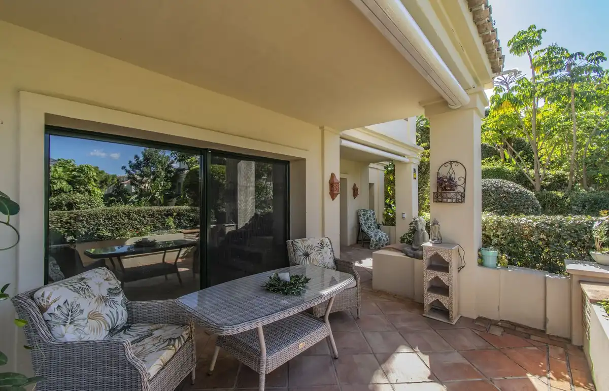 Terrassa de Apartament en venda en Benahavís amb Aire condicionat, Jardí privat i Moblat