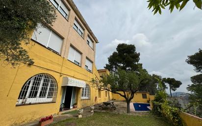 Vista exterior de Finca rústica en venda en Sant Fost de Campsentelles amb Terrassa i Piscina