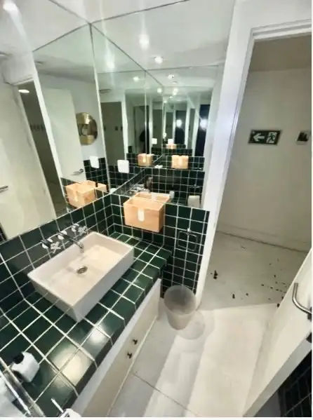 Badezimmer von Geschaftsraum zum Verkauf in Madrid mit Klimaanlage, Heizung und Internet