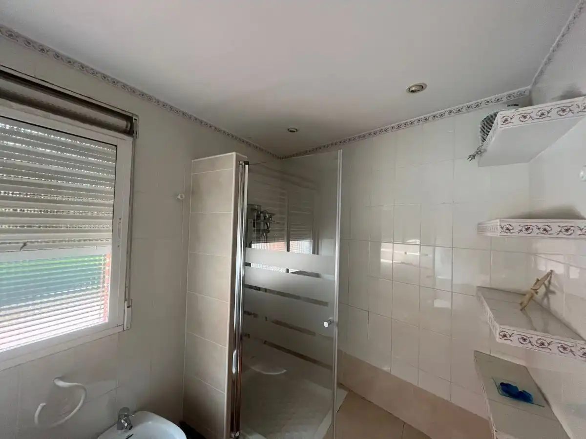 Badezimmer von Wohnungen zur Miete in Villaviciosa de Odón mit Terrasse und Möbliert