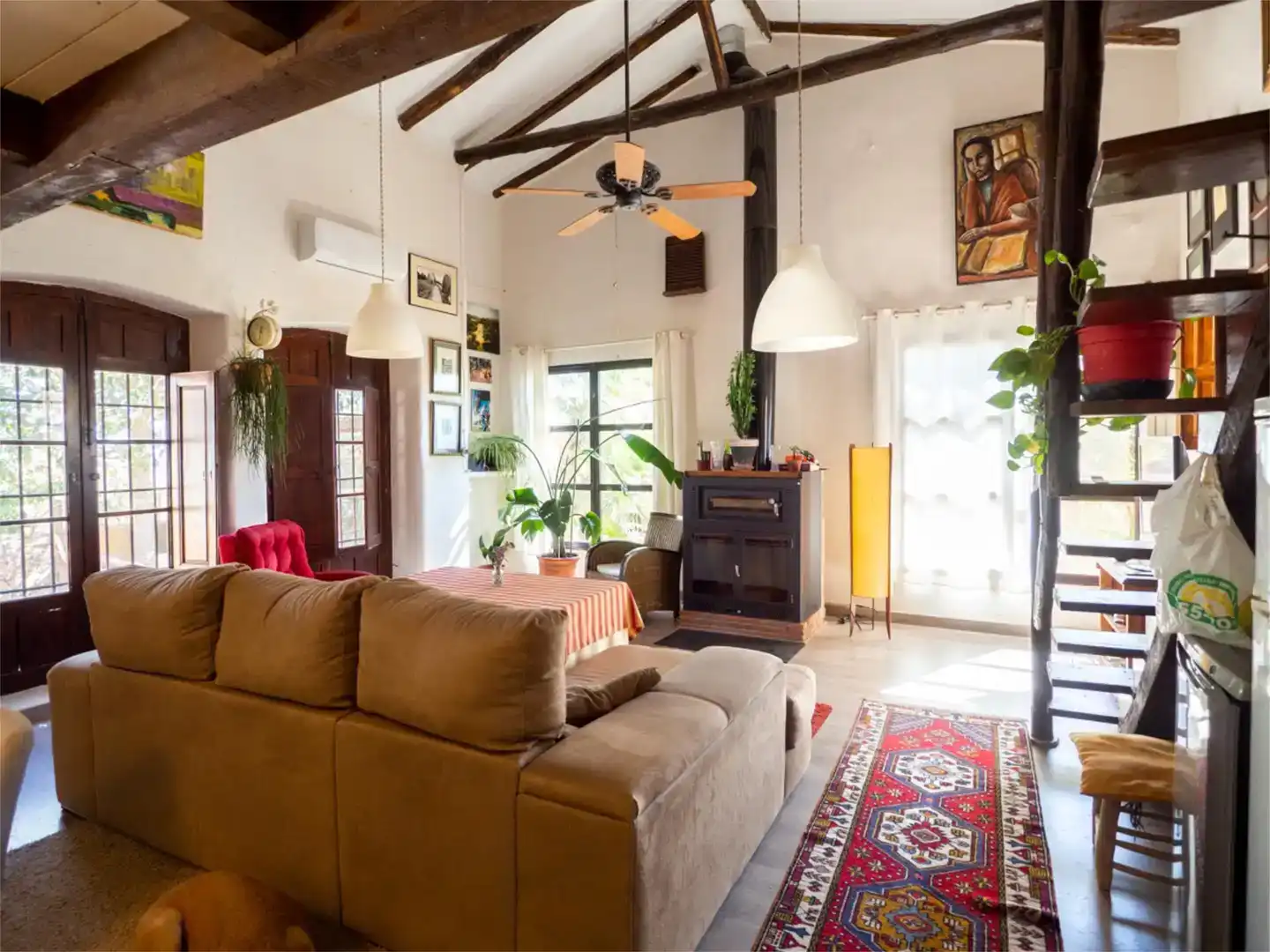 Sala d'estar de Casa o xalet en venda en Chimeneas amb Aire condicionat i Piscina