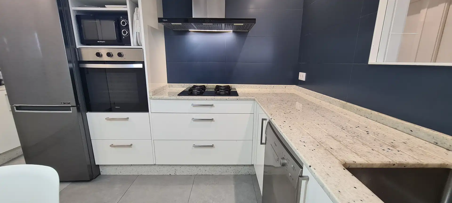 Kitchen of Flat for rent in Vigo   with Heating, Parquet flooring and Oven