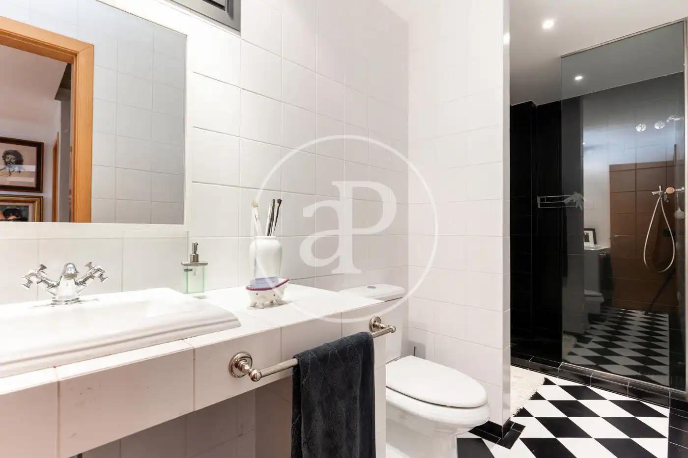Bathroom of Houses for sale in Sant Cugat del Vallès  with Air Conditioner, Heating and Private garden
