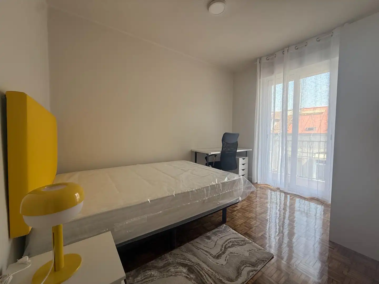 Schlafzimmer von Wohnung zur Miete in Ourense Capital  mit Heizung und Balkon