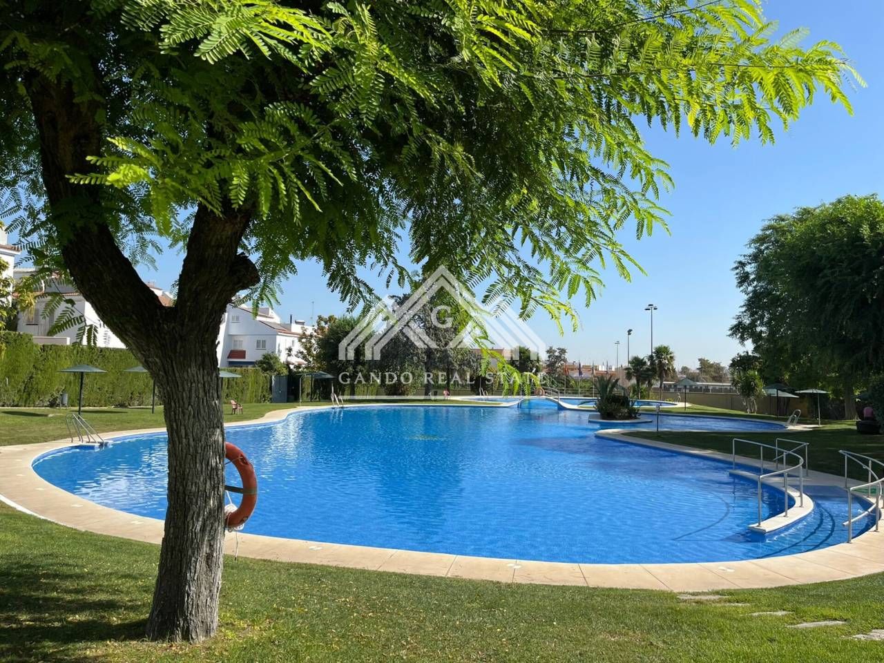 Jardí de Casa adosada en venda en Mairena del Aljarafe amb Aire condicionat i Piscina comunitària