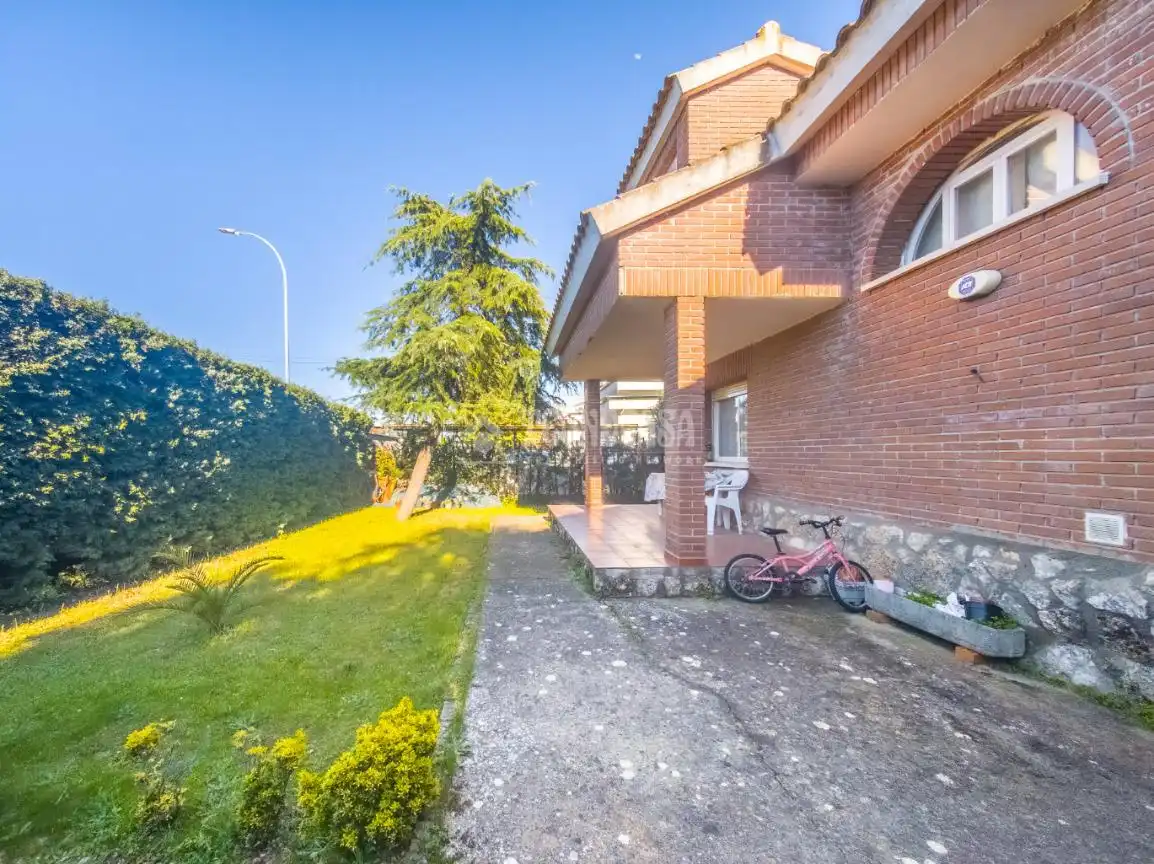 Vista exterior de Casa o chalet en venta en Nuevo Baztán con Aire acondicionado