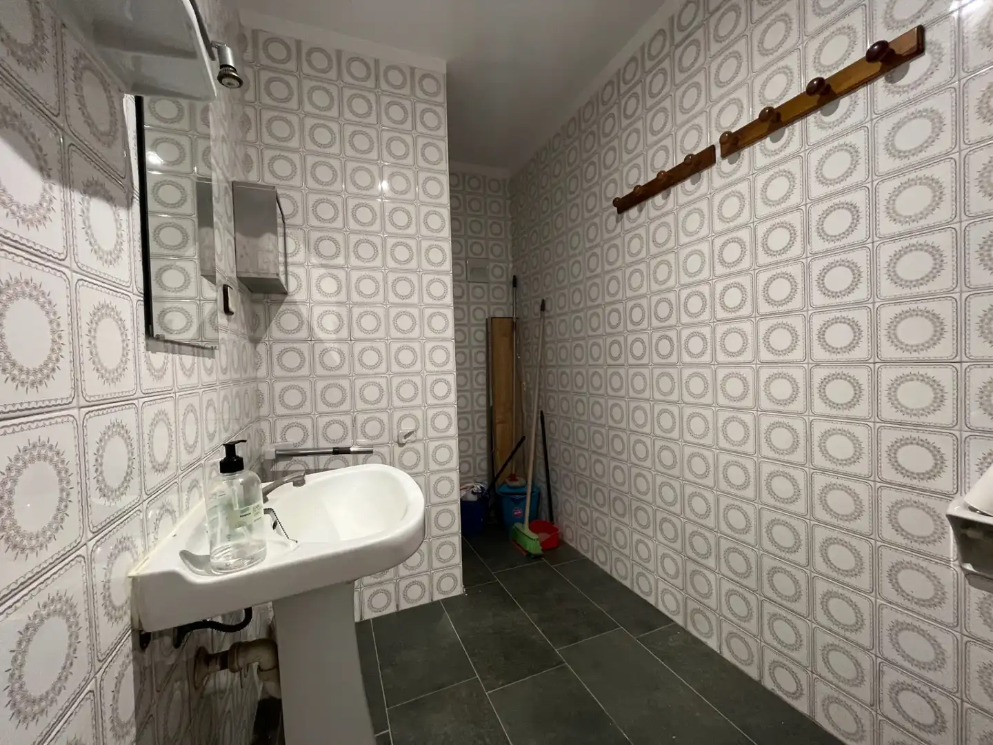 Baño de Local de alquiler en Girona con Aire acondicionado