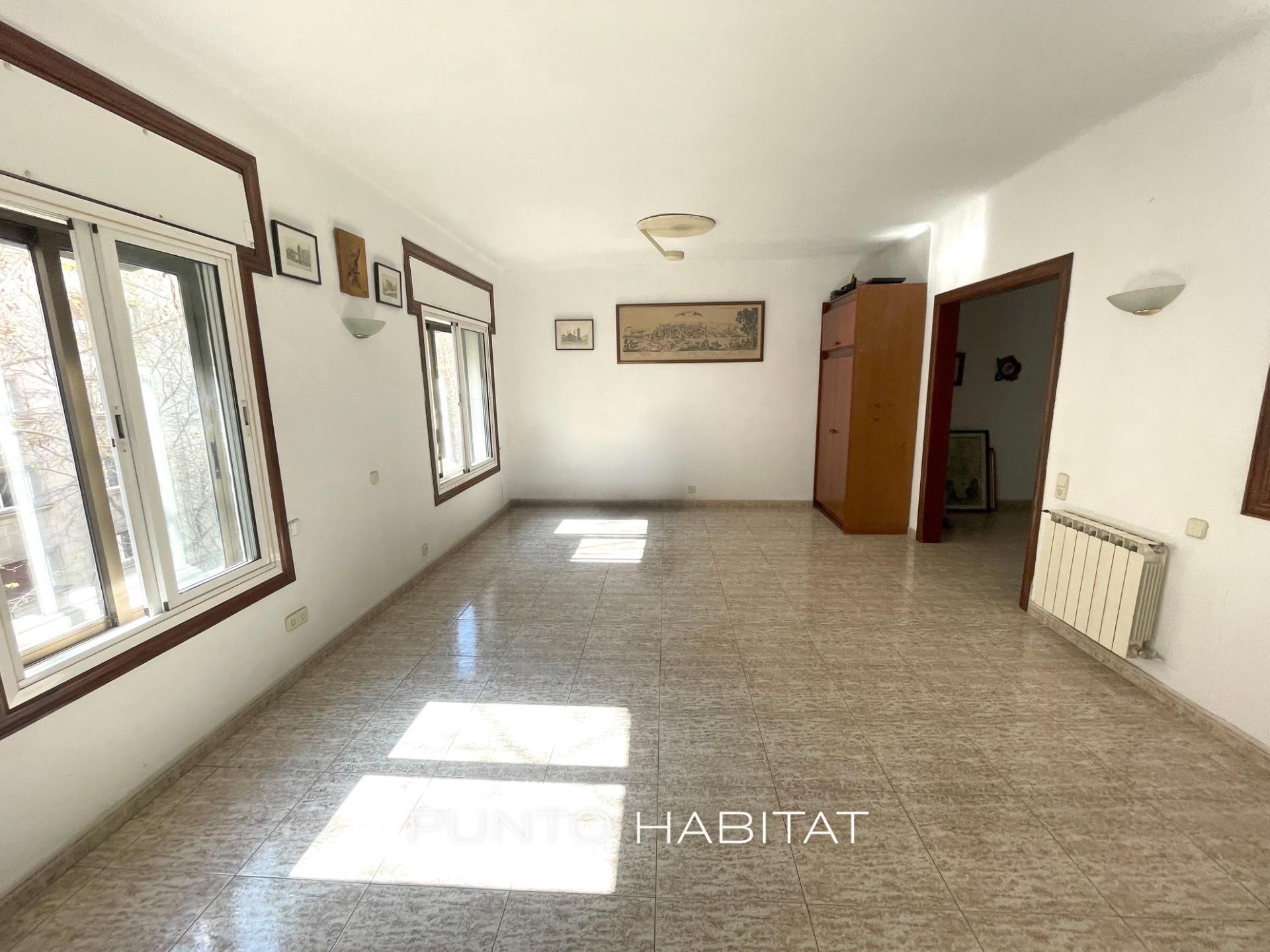 Living room of Flat for sale in  Barcelona Capital  with Heating and Balcony