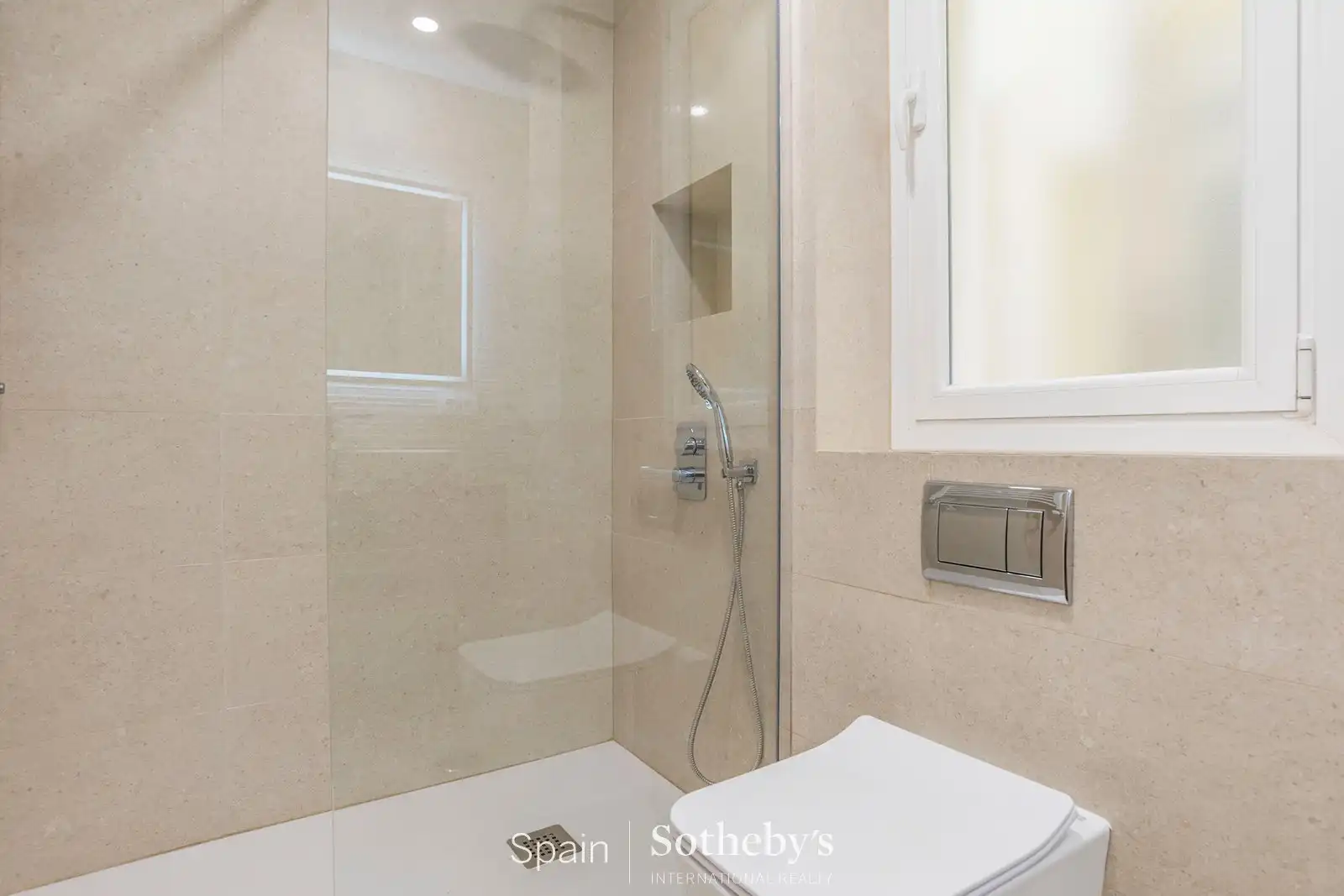 Baño de Apartamento en venta en Madrid con Aire acondicionado, Calefacción y Trastero