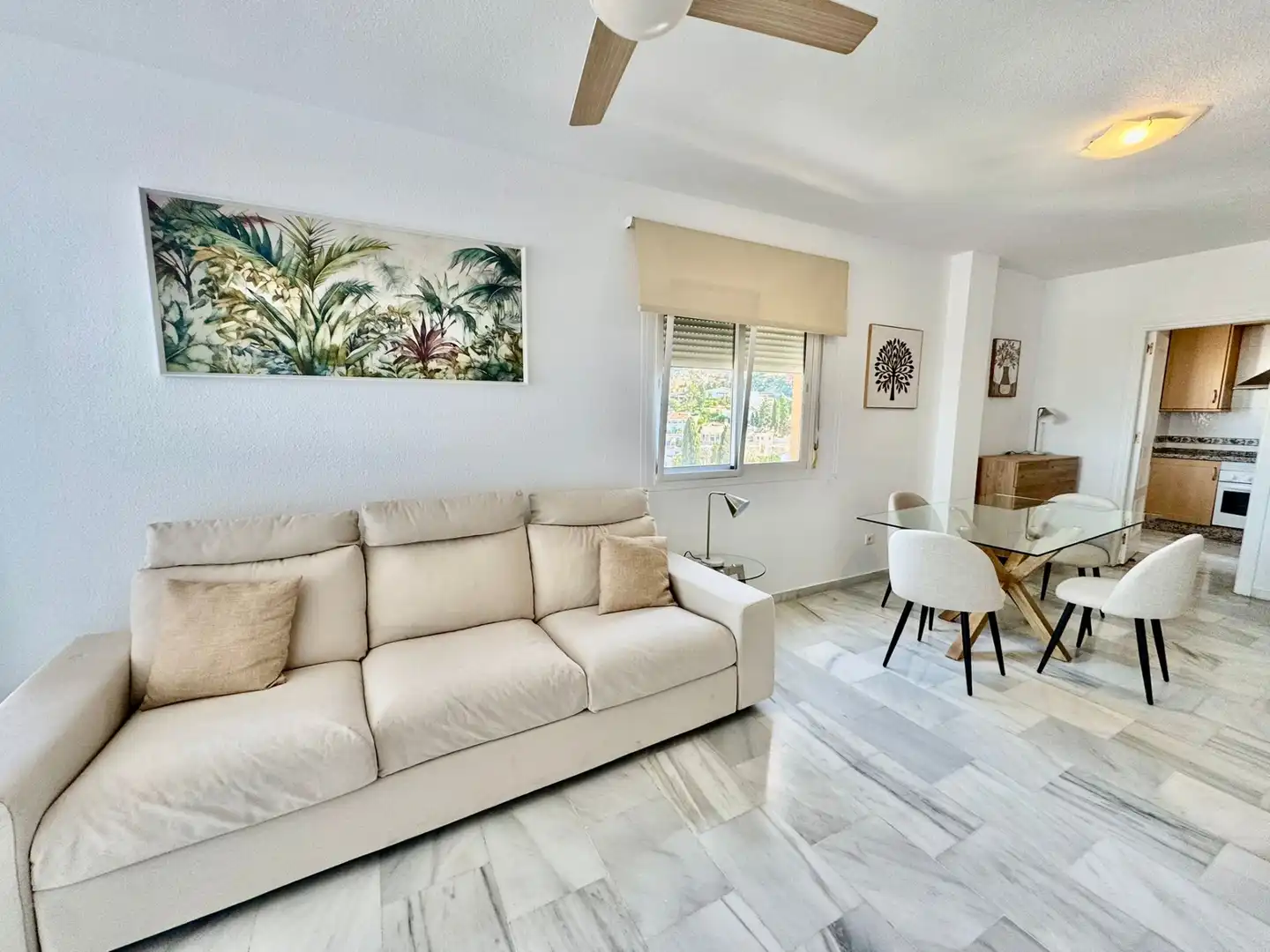 Sala de estar de Apartamento en venta en Fuengirola con Aire acondicionado, Terraza y Amueblado