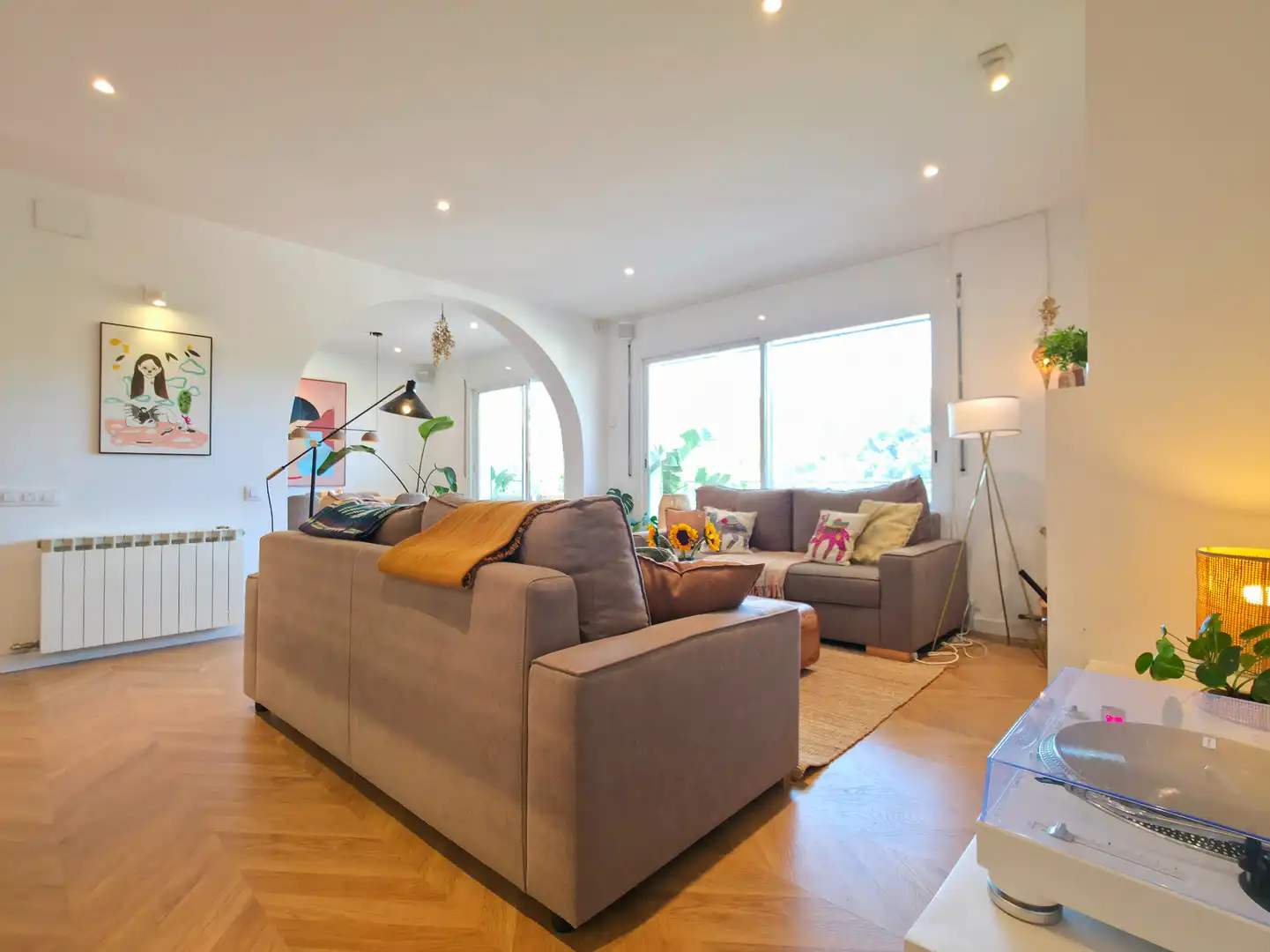 Sala de estar de Casa o chalet en venta en Corbera de Llobregat con Aire acondicionado, Calefacción y Jardín privado