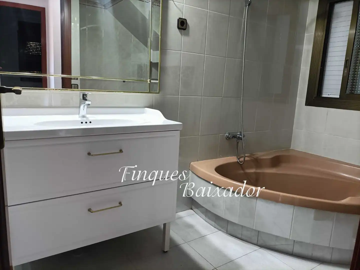 Baño de Casa adosada de alquiler en Castelldefels con Calefacción, Terraza y Amueblado