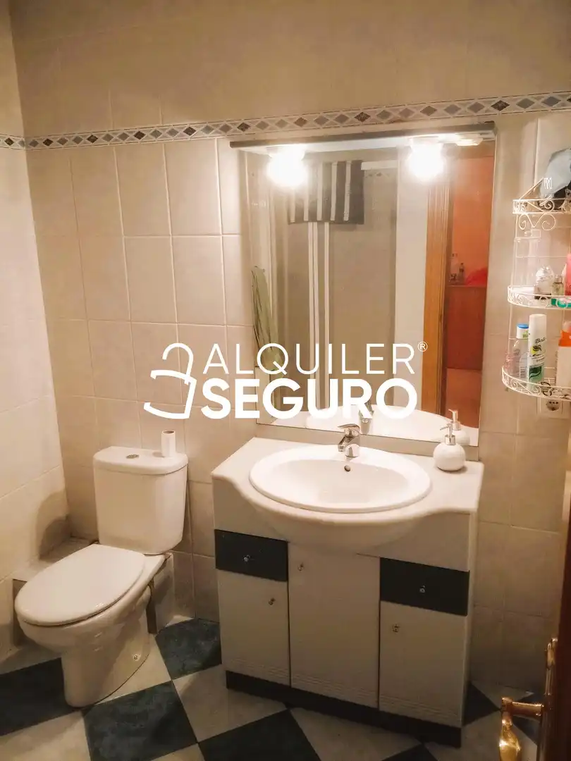Bany de Pis de lloguer en Valladolid amb Calefacció i Moblat