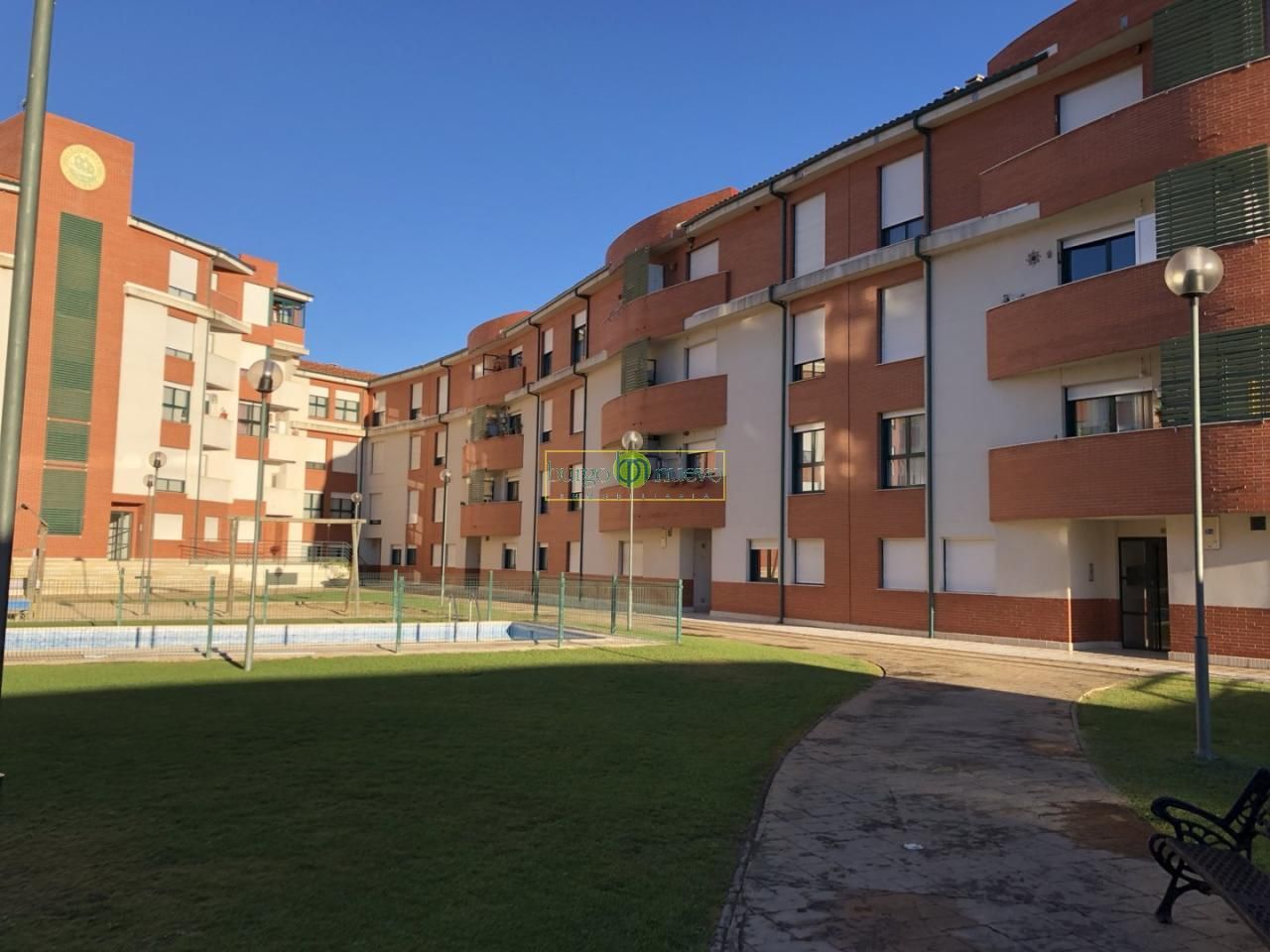 Vista exterior de Pis en venda en San Andrés del Rabanedo amb Calefacció, Traster i Moblat