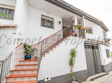 Casa amb balcó en venda a Cómpeta