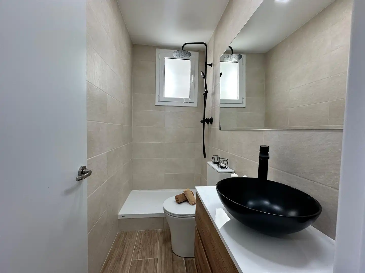 Baño de Apartamento en venta en Barcelona con Alarma