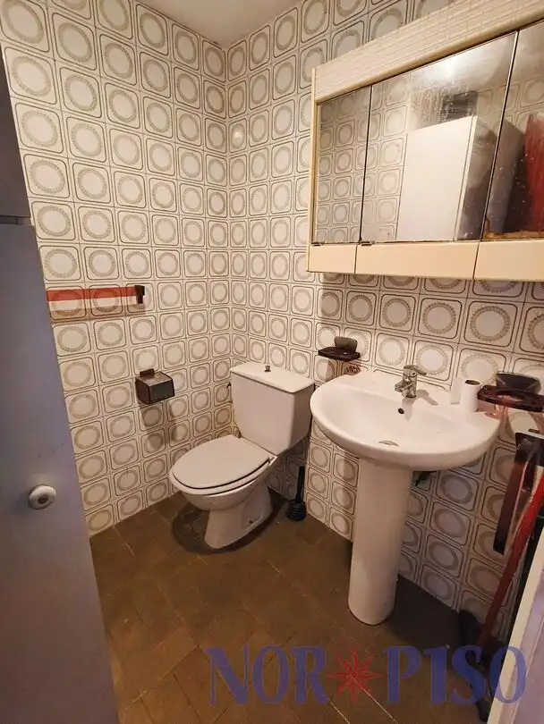 Bathroom of Flat for sale in Bilbao   with Heating, Terrace and Furnished